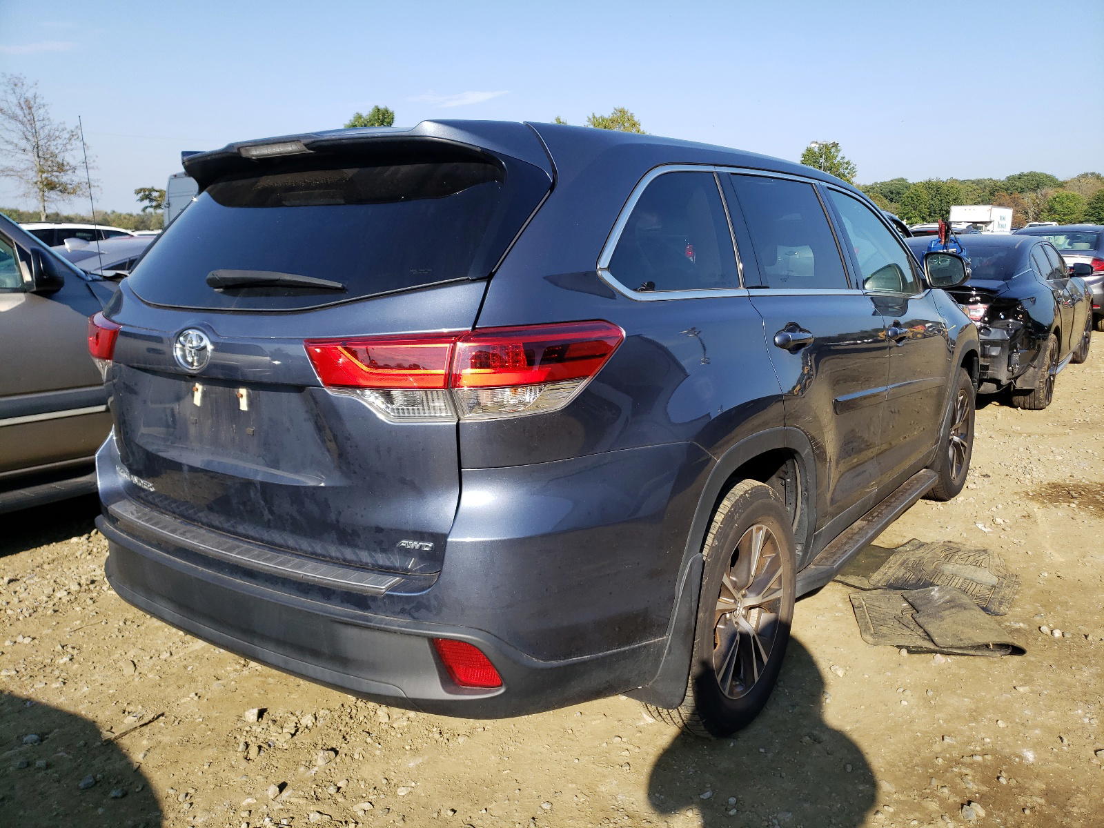 Photo 4 from auction – 2019 TOYOTA HIGHLANDER with VIN 5TDBZRFH2KS984784