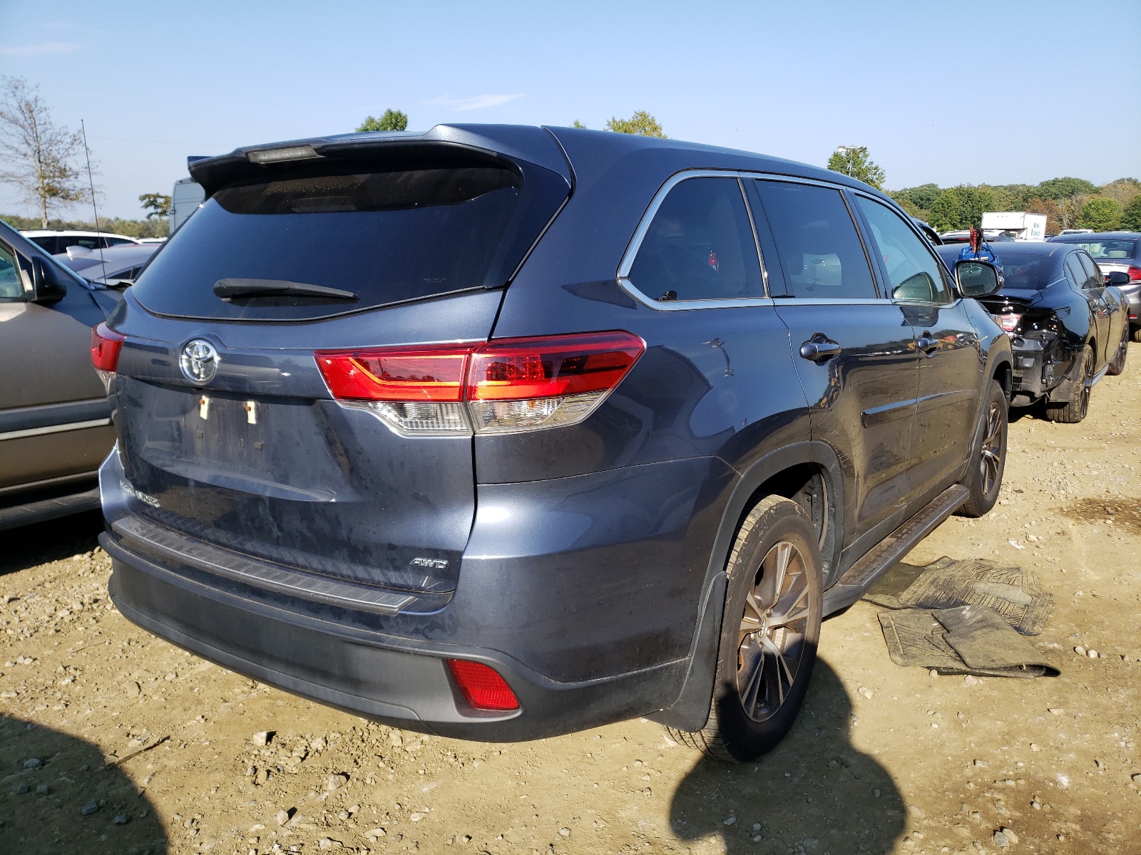 Zdjęcie 4 z aukcji – 2019 TOYOTA HIGHLANDER z VIN 5TDBZRFH2KS984784