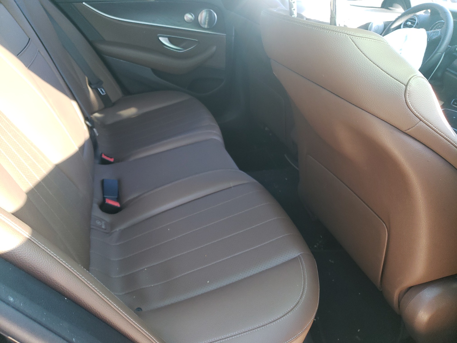 Photo 6 from auction – 2018 MERCEDES-BENZ E 300 4MAT with VIN WDDZF4KB8JA370982
