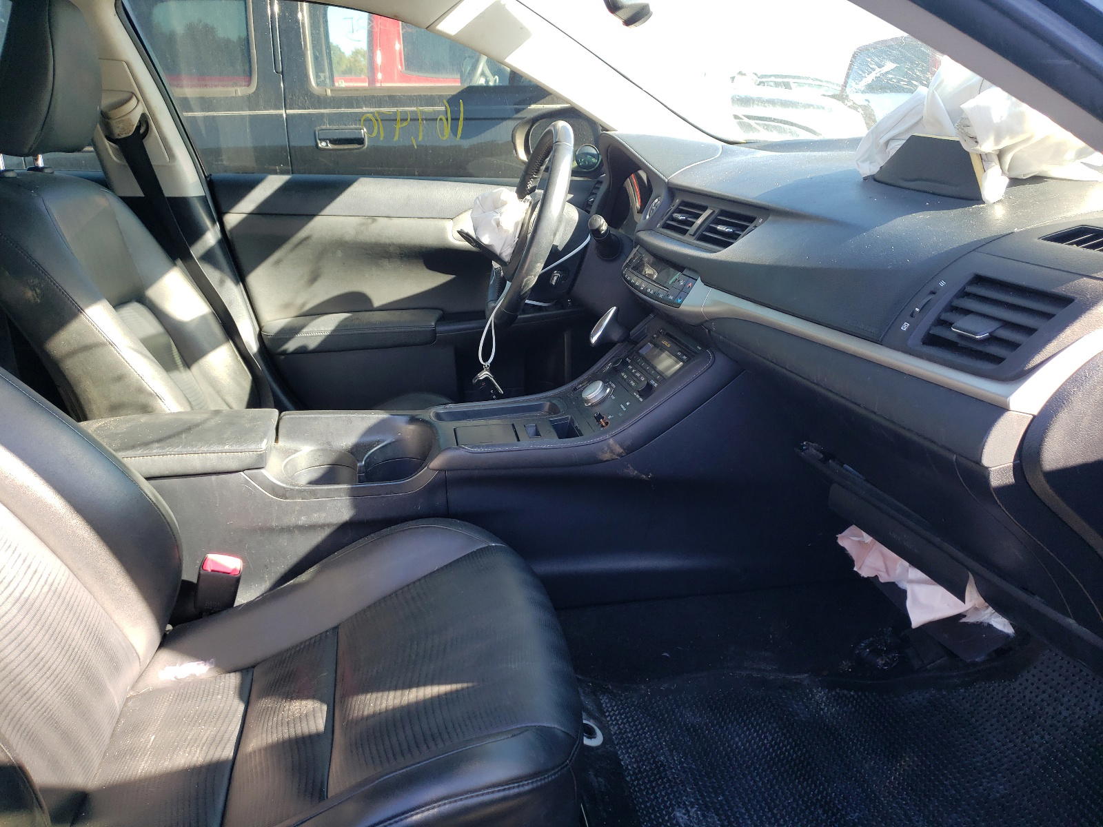 Photo 5 from auction – 2011 LEXUS CT 200 with VIN JTHKD5BH3B2020164