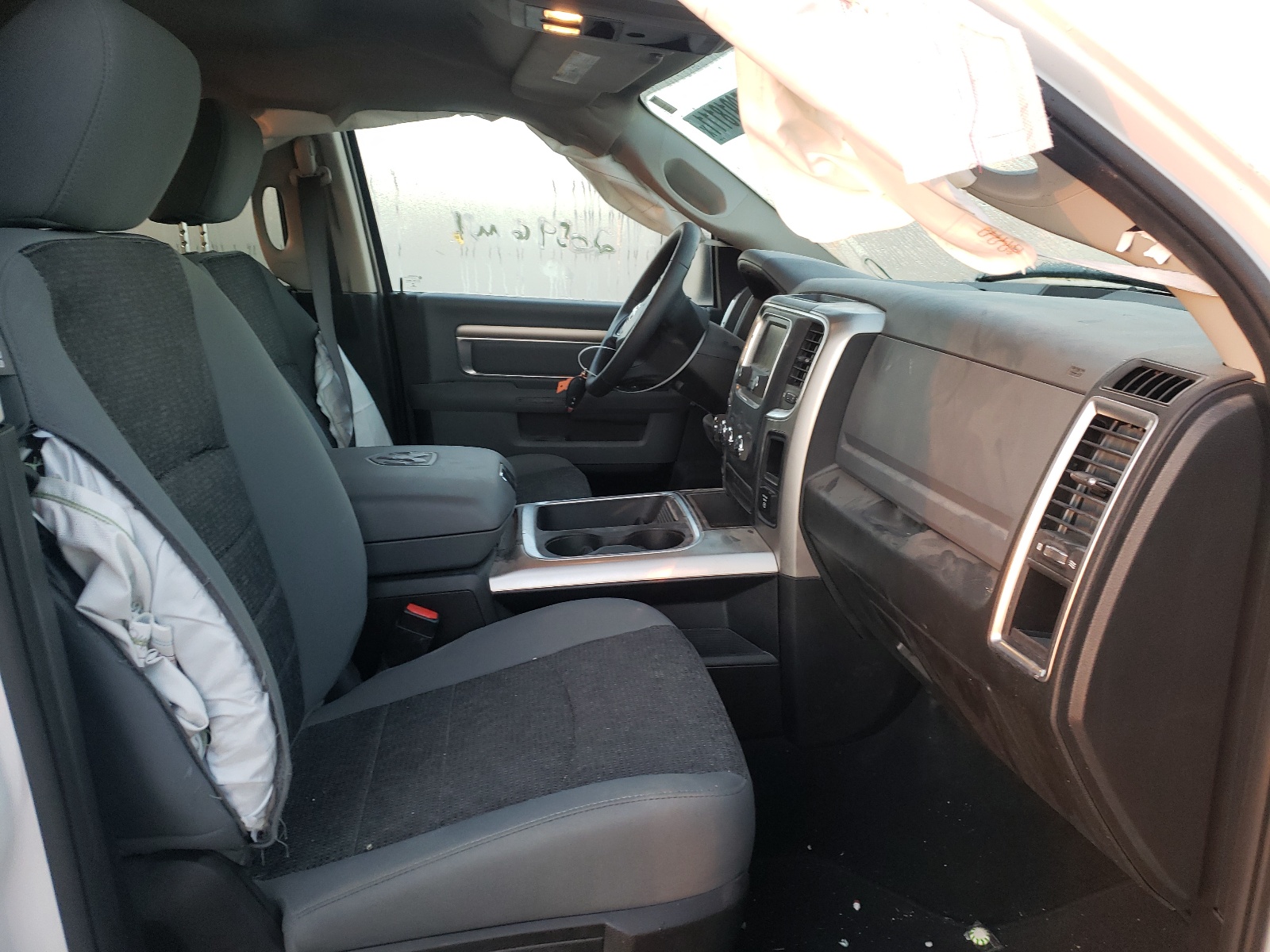 Photo 5 from auction – 2019 RAM 1500 CLASS with VIN 3C6RR7LG8KG670092