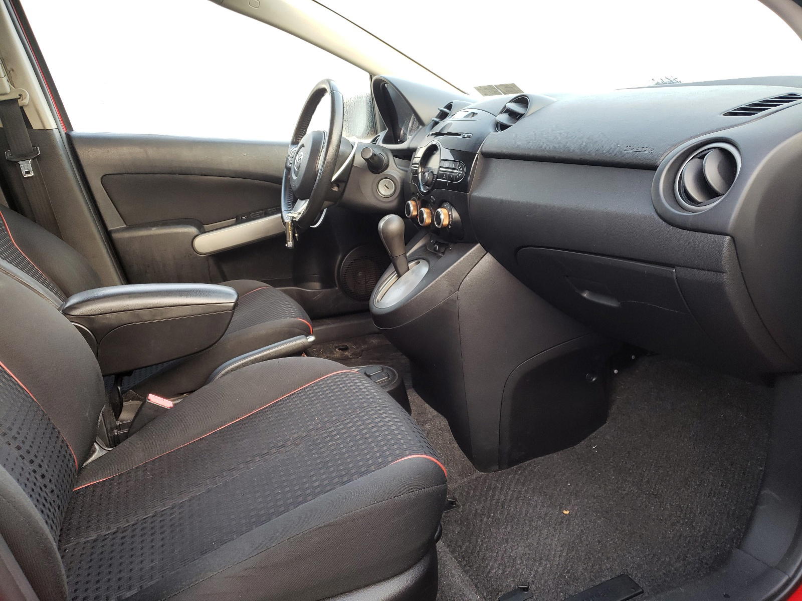 Photo 5 from auction – 2013 MAZDA MAZDA2 with VIN JM1DE1LYXD0162346