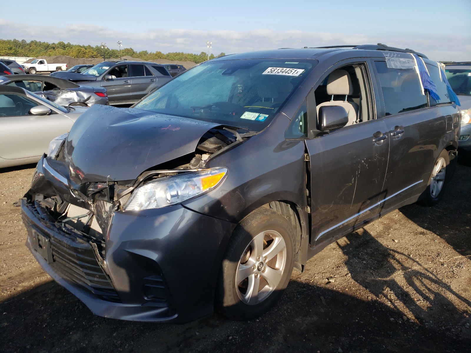 Photo 2 from auction – 2020 TOYOTA SIENNA LE with VIN 5TDKZ3DC3LS024007