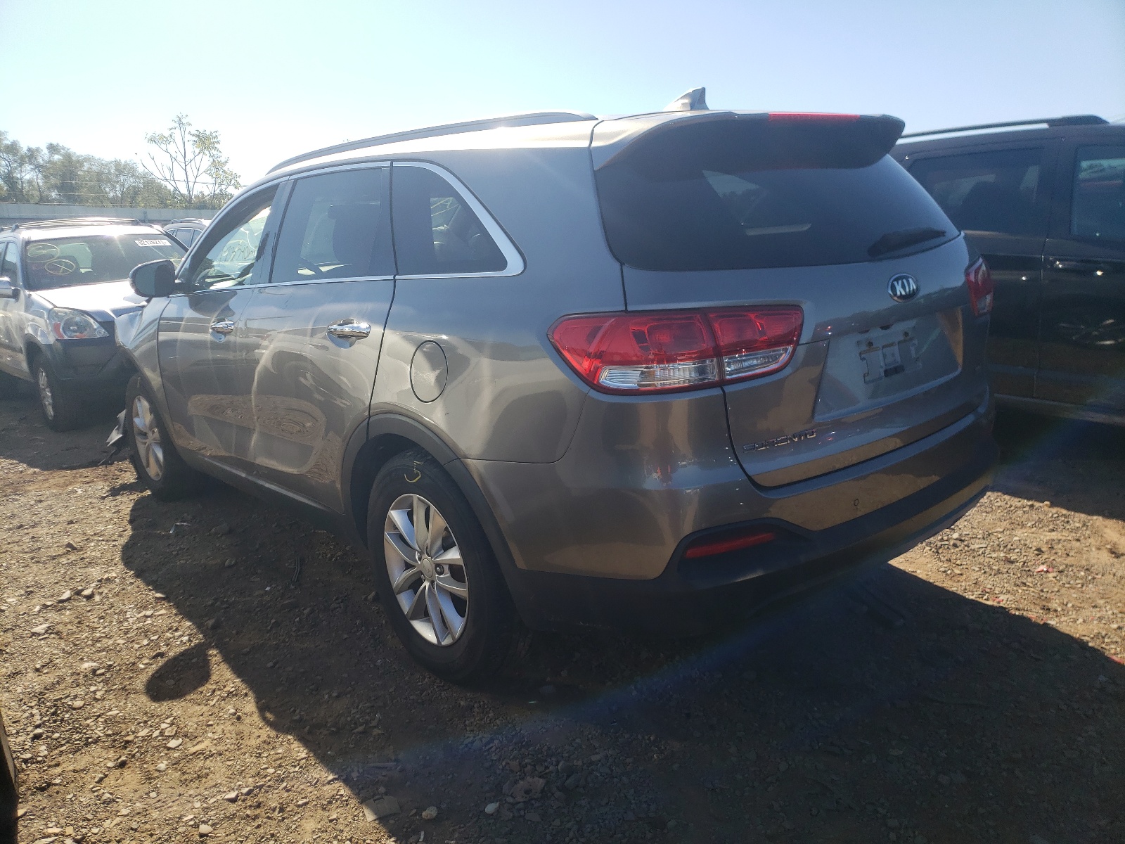 Photo 3 from auction – 2016 KIA SORENTO LX with VIN 5XYPG4A39GG117364