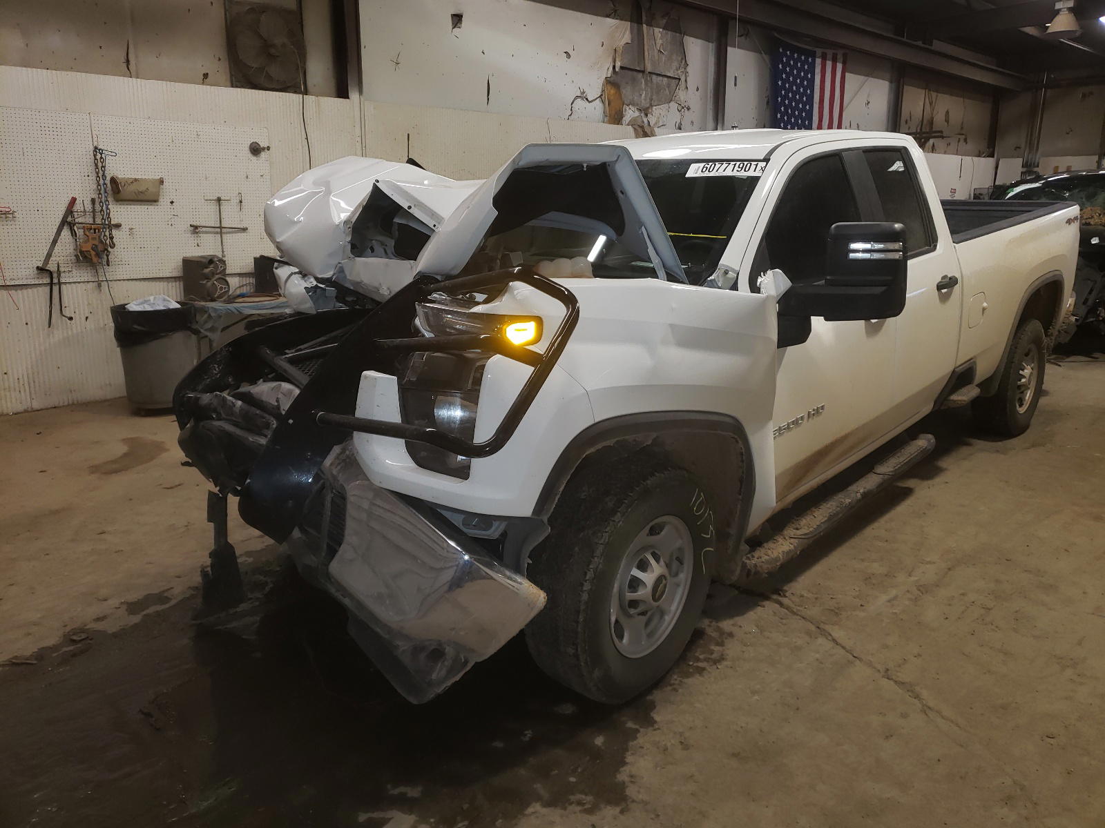 Photo 2 from auction – 2021 CHEVROLET SILVERADO with VIN 1GC2YLE79MF106779