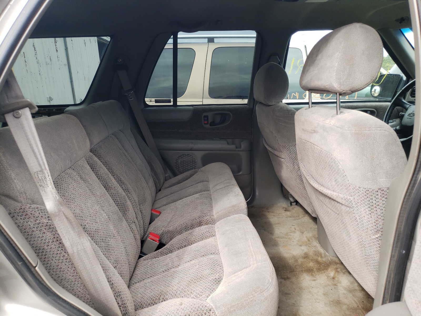 Photo 6 from auction – 2000 CHEVROLET BLAZER with VIN 1GNDT13W2Y2281062