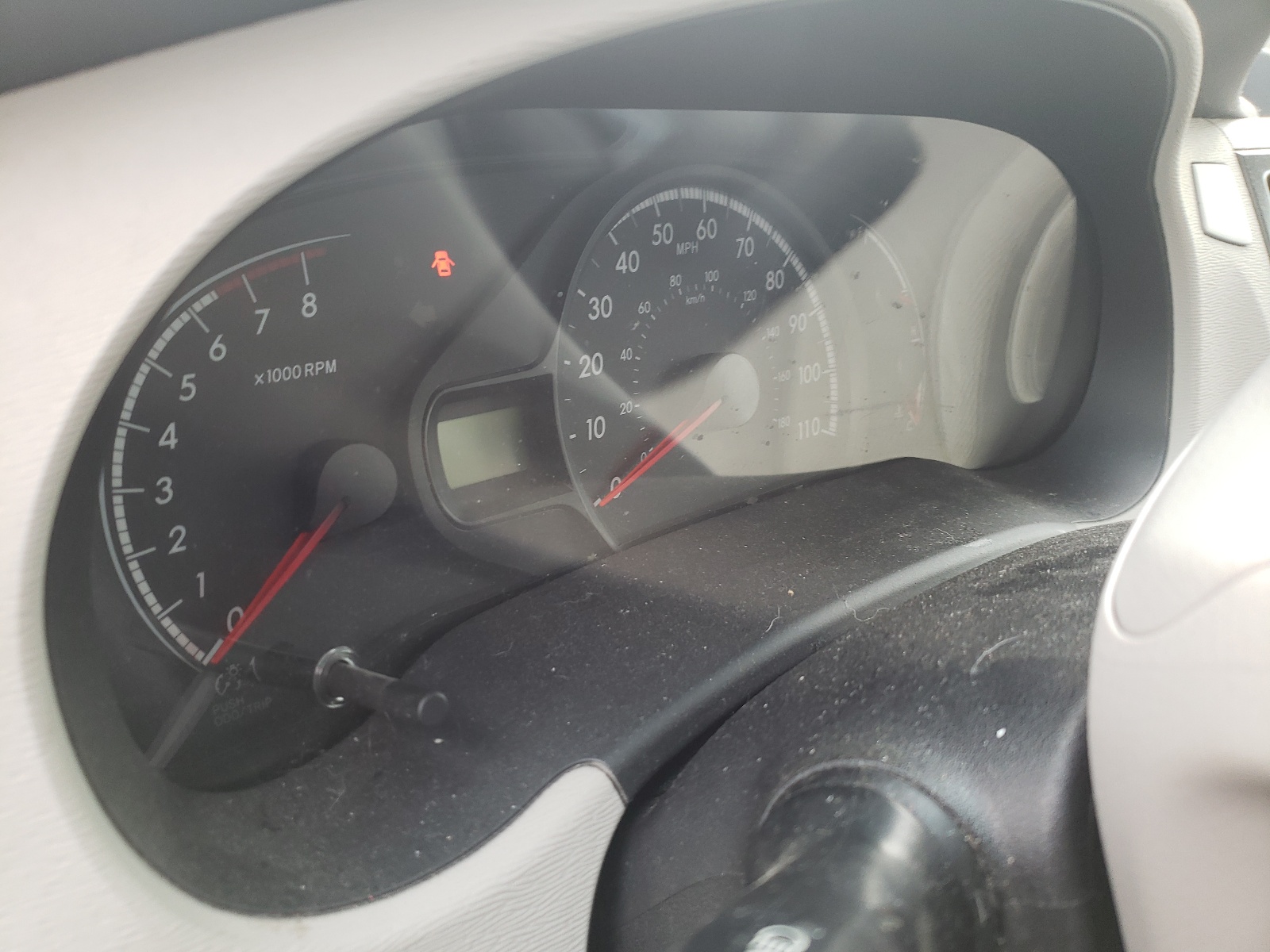 Photo 8 from auction – 2014 TOYOTA SIENNA LE with VIN 5TDKK3DC2ES406505
