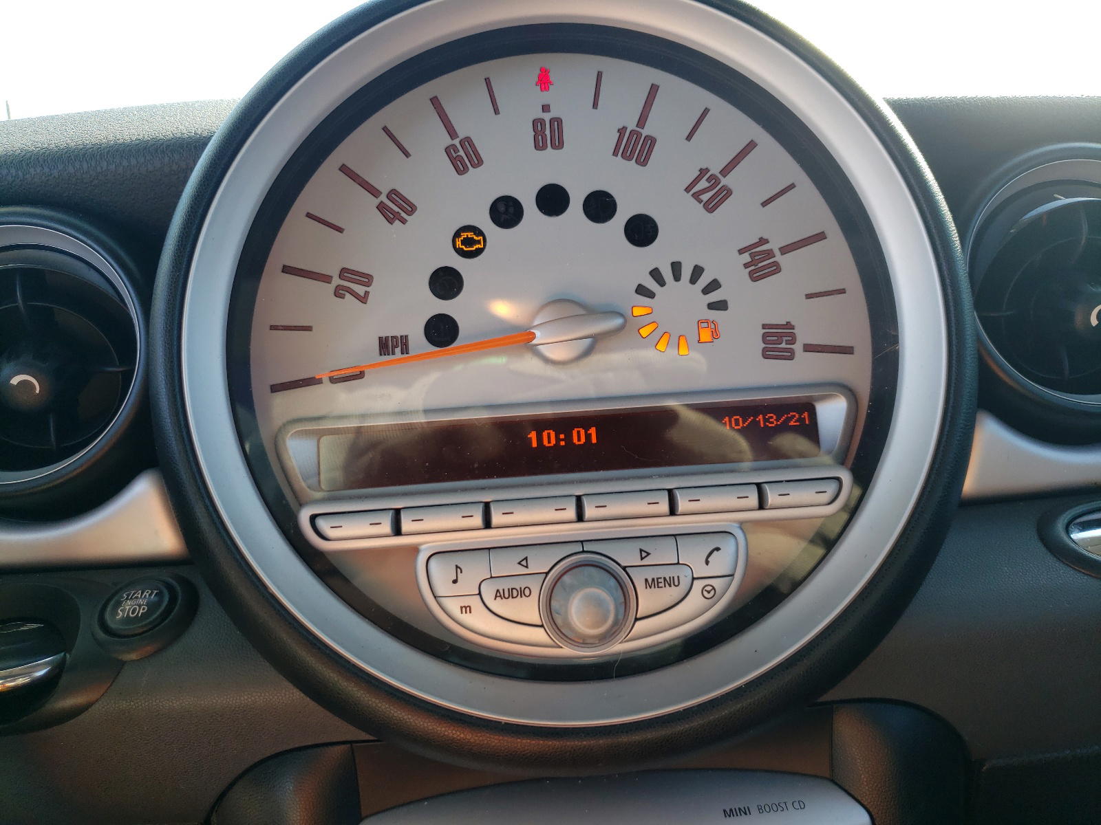 Photo 9 from auction – 2010 MINI COOPER with VIN WMWMF3C57ATZ24277