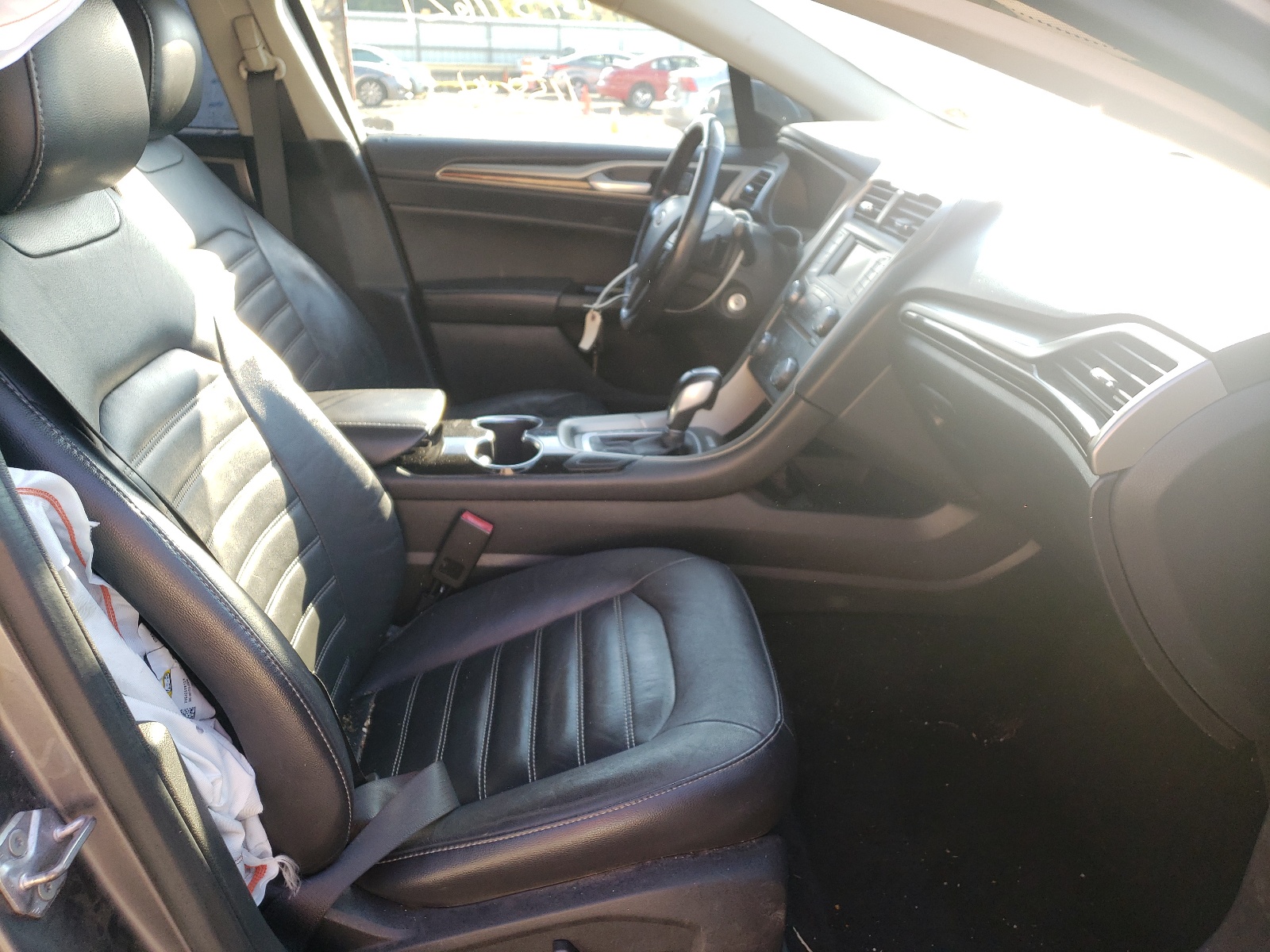 Photo 5 from auction – 2014 FORD FUSION SE with VIN 3FA6P0H93ER277022