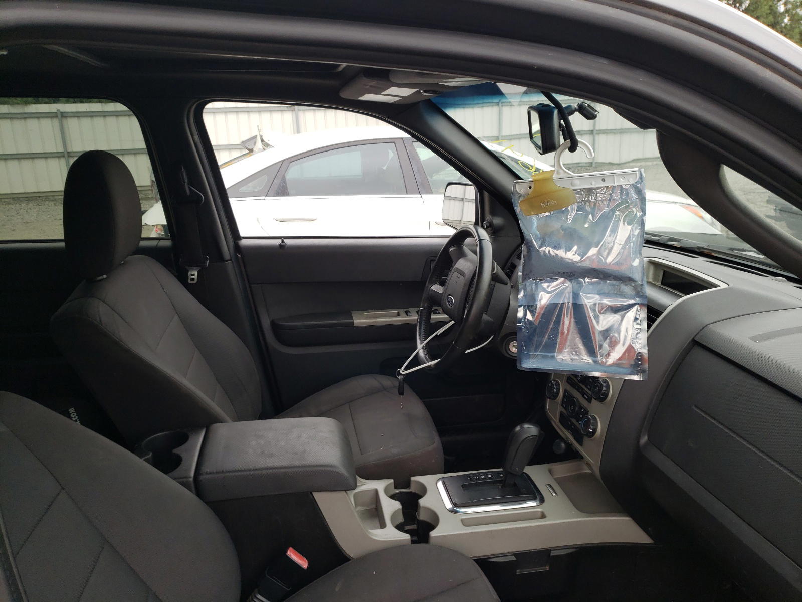 Photo 9 from auction – 2011 FORD ESCAPE XLT with VIN 1FMCU0DG4BKA30758