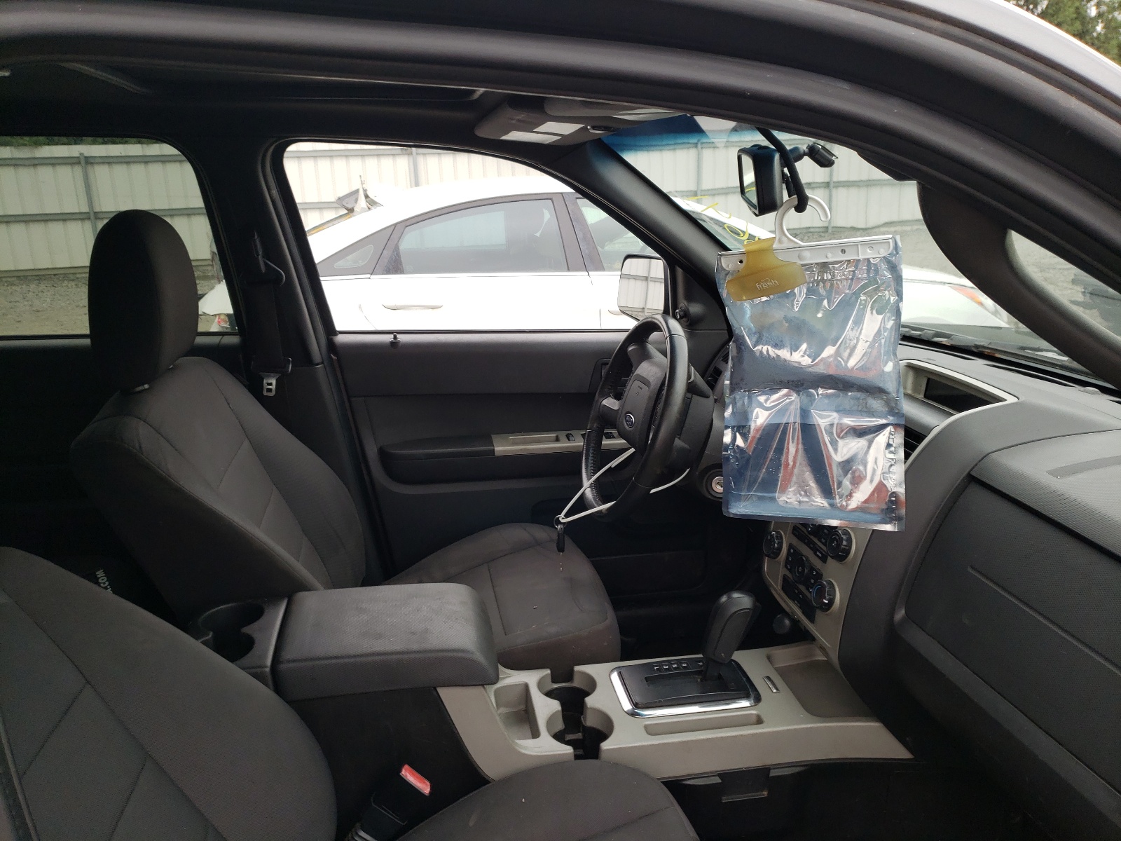 صورة رقم 9 من المزاد - 2011 FORD ESCAPE XLT مع VIN 1FMCU0DG4BKA30758