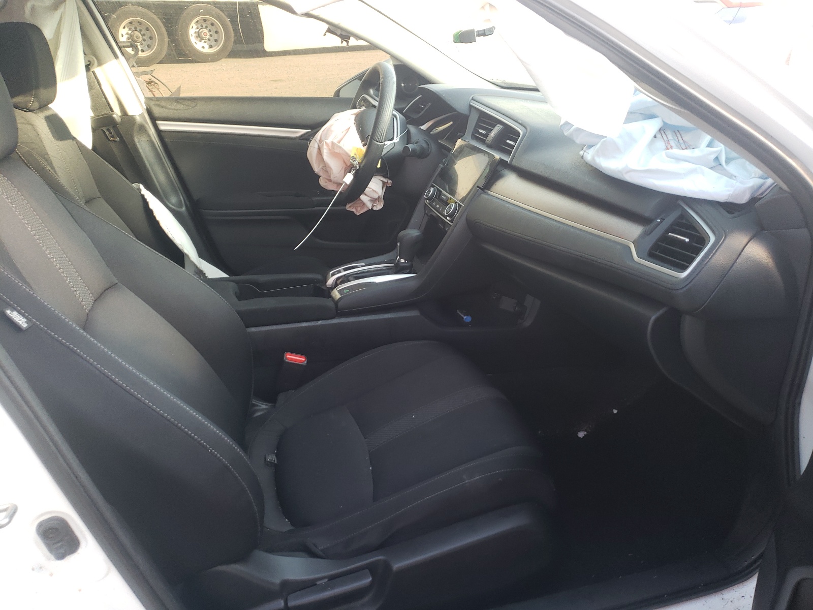 Photo 5 from auction – 2017 HONDA CIVIC EX with VIN 19XFC1F38HE207277