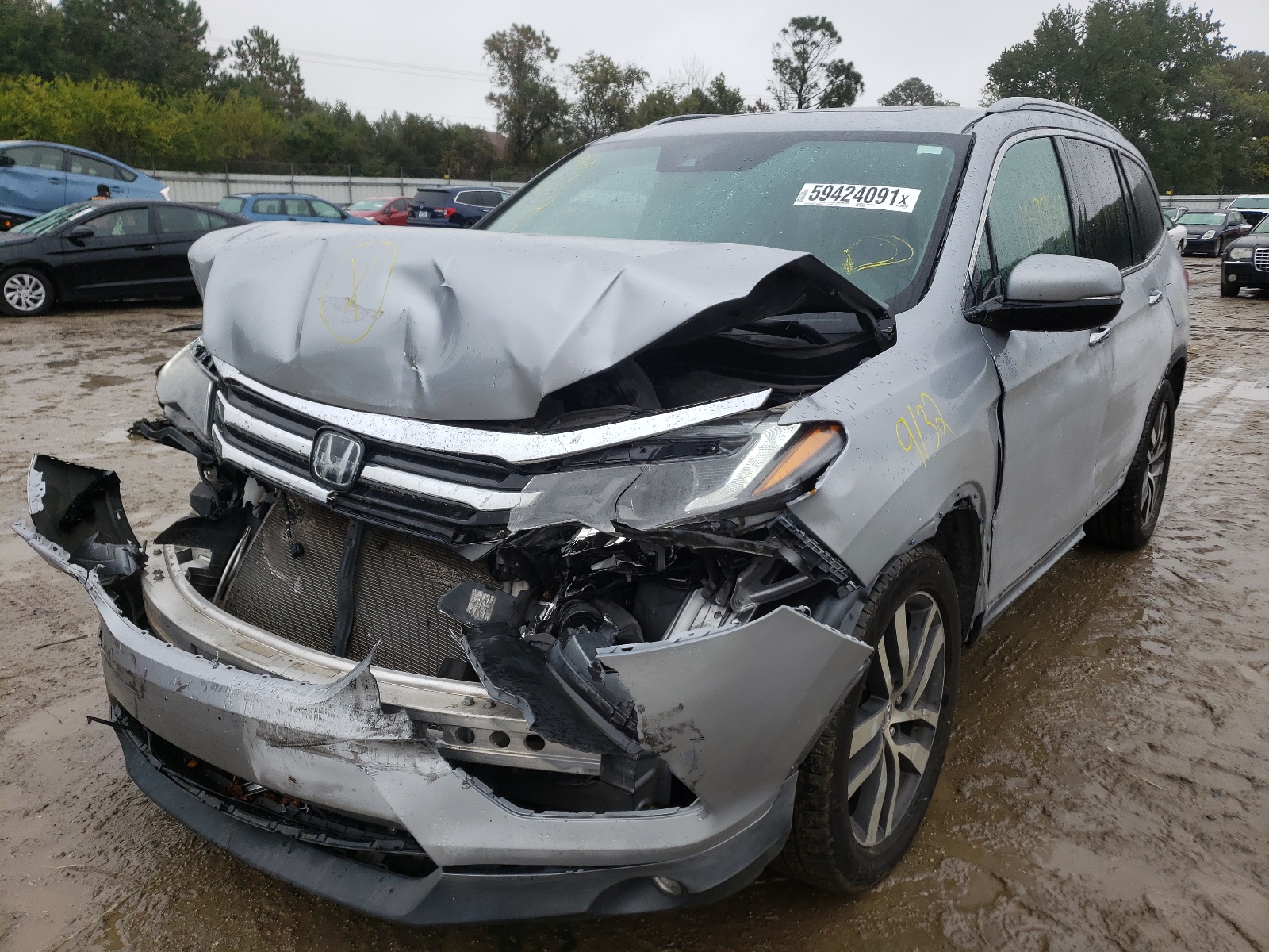 Photo 2 from auction – 2016 HONDA PILOT TOUR with VIN 5FNYF6H91GB073302