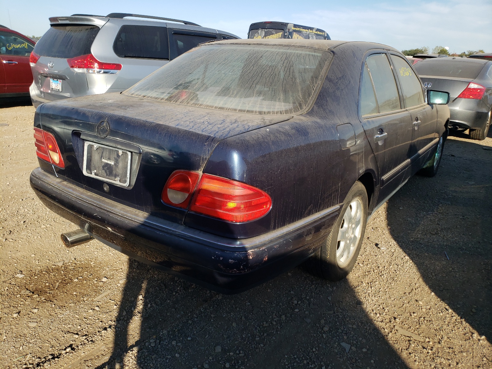 Photo 4 from auction – 1999 MERCEDES-BENZ E-320 with VIN WDBJF82F1WX006858