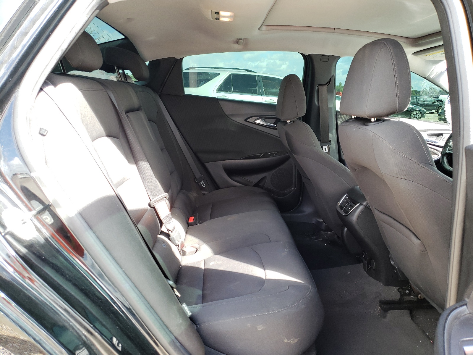 Photo 6 from auction – 2018 CHEVROLET MALIBU LT with VIN 1G1ZD5STXJF150978
