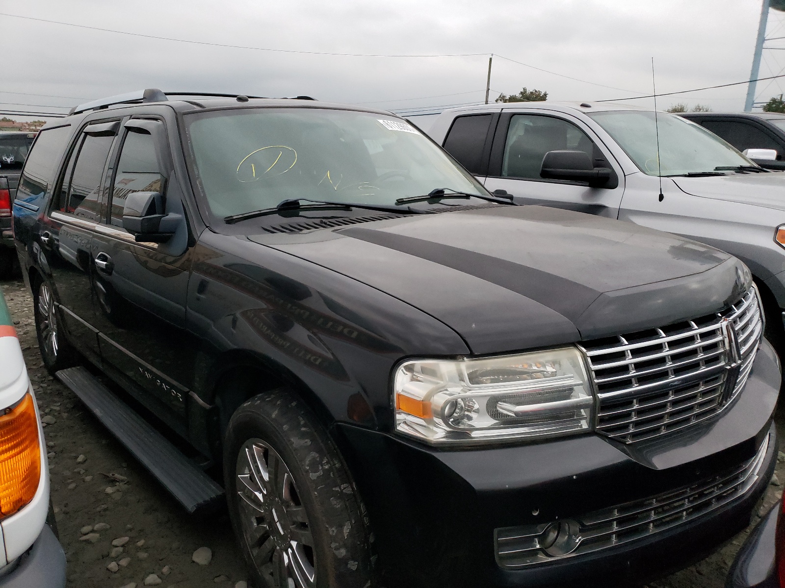 LINCOLN NAVIGATOR 2007 with VIN 5LMFU28597LJ19435 - Photo from auction