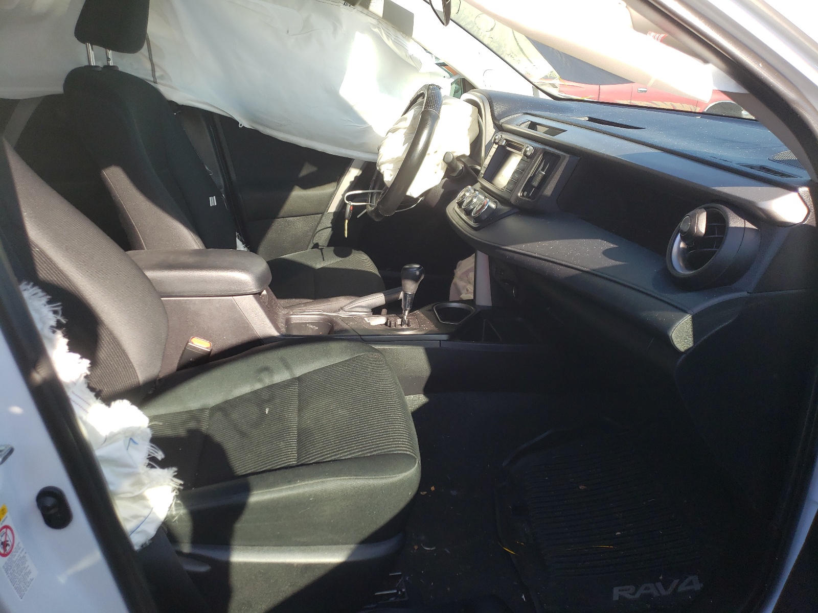 Zdjęcie 5 z aukcji – 2018 TOYOTA RAV4 LE z VIN 2T3BFREV7JW765008
