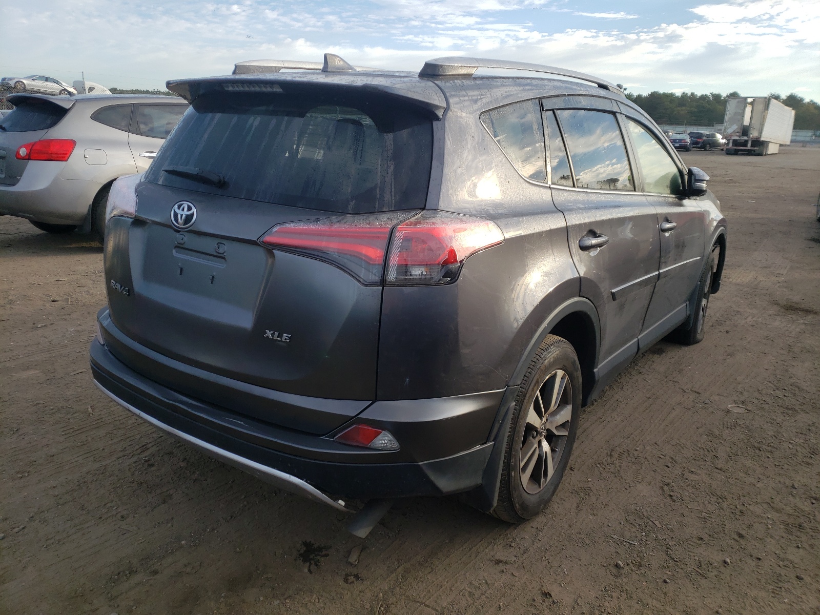 Photo 4 from auction – 2017 TOYOTA RAV4 XLE with VIN JTMRFREV8HJ709103