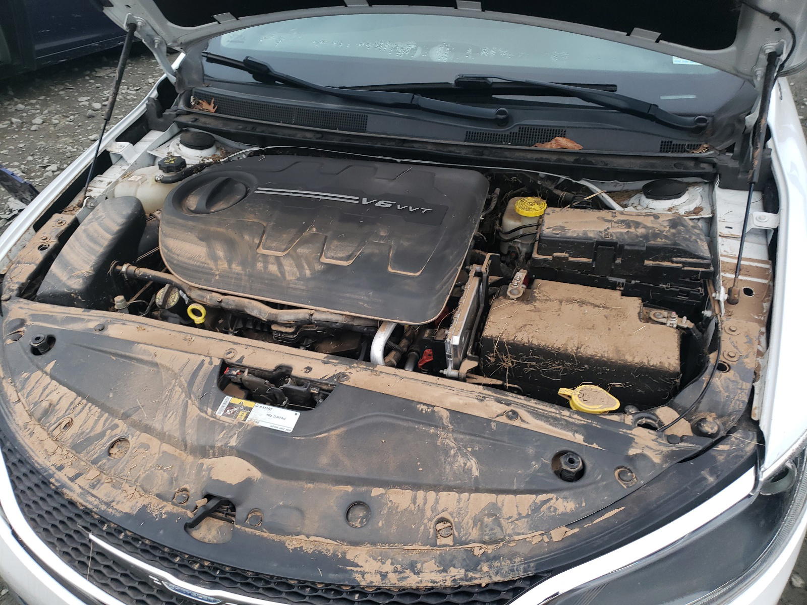 Photo 7 from auction – 2016 CHRYSLER 200 C with VIN 1C3CCCCGXGN105192