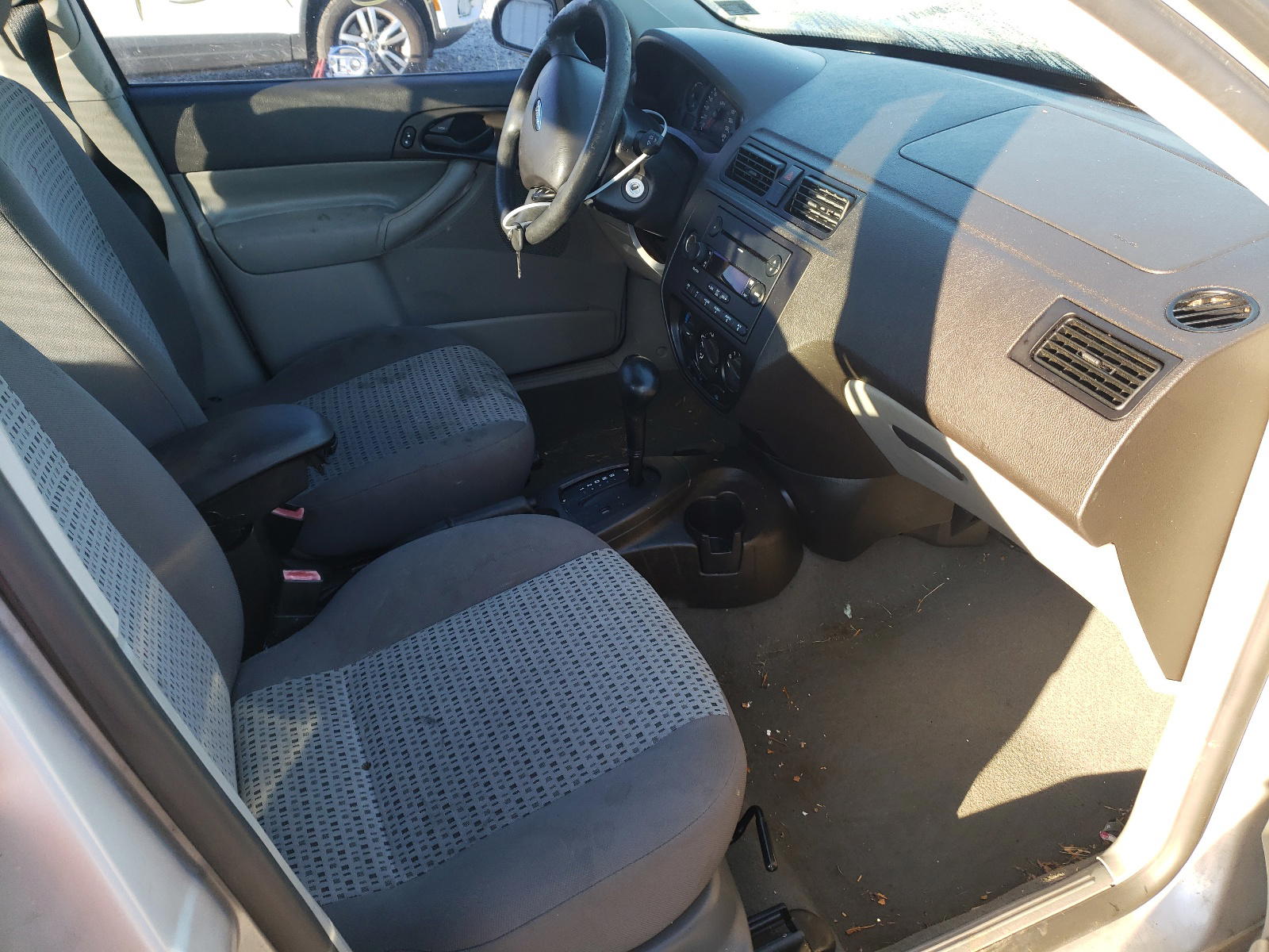 Photo 5 from auction – 2007 FORD FOCUS with VIN 1FAFP34N57W356759