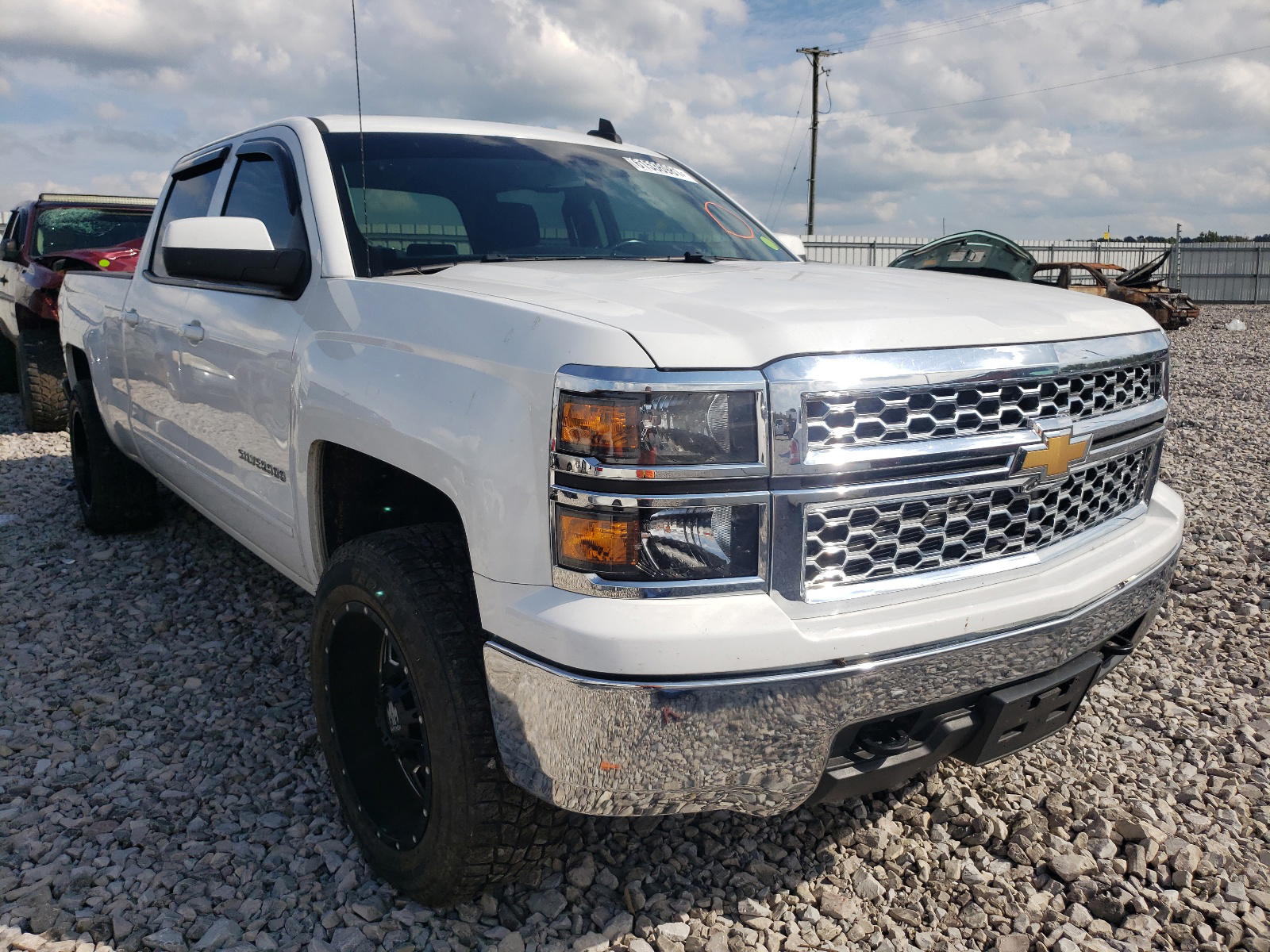 CHEVROLET SILVERADO 2015 with VIN 3GCUKREC5FG335388 - Photo from auction