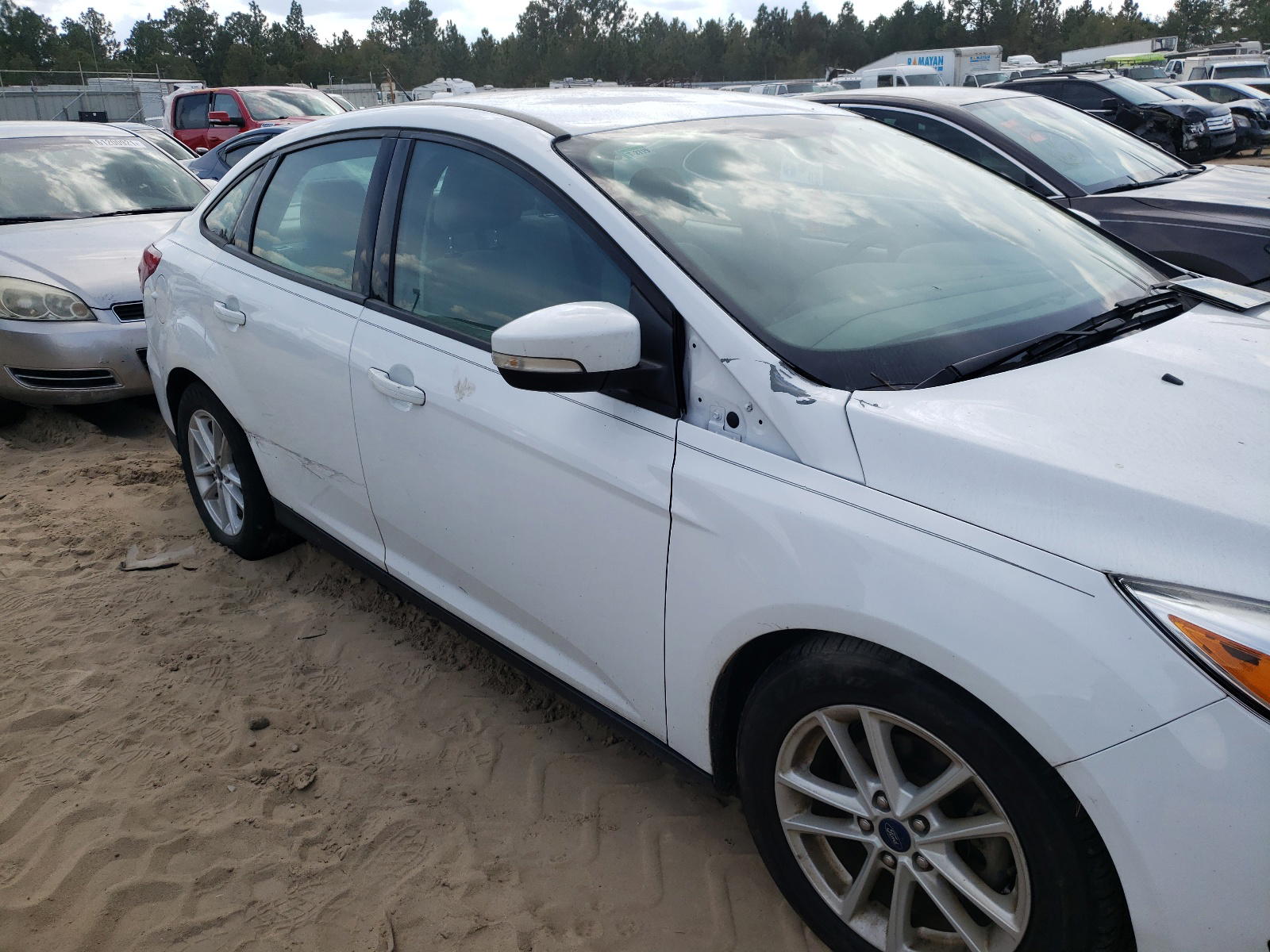 Photo 9 from auction – 2017 FORD FOCUS SE with VIN 1FADP3F21HL269437