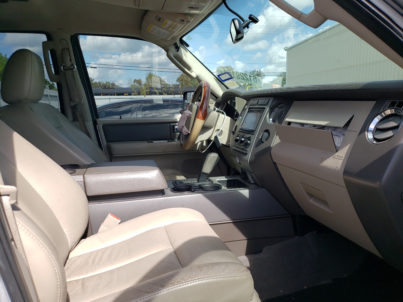 Photo 5 from auction – 2013 FORD EXPEDITION with VIN 1FMJU1H57DEF51545