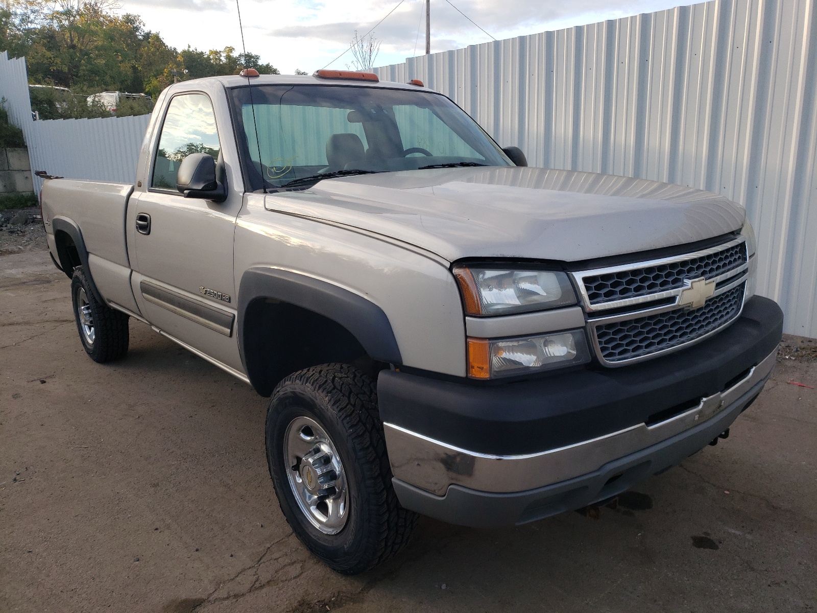 CHEVROLET SILVERADO 2005 with VIN 1GCHK24U15E177494 - Photo from auction
