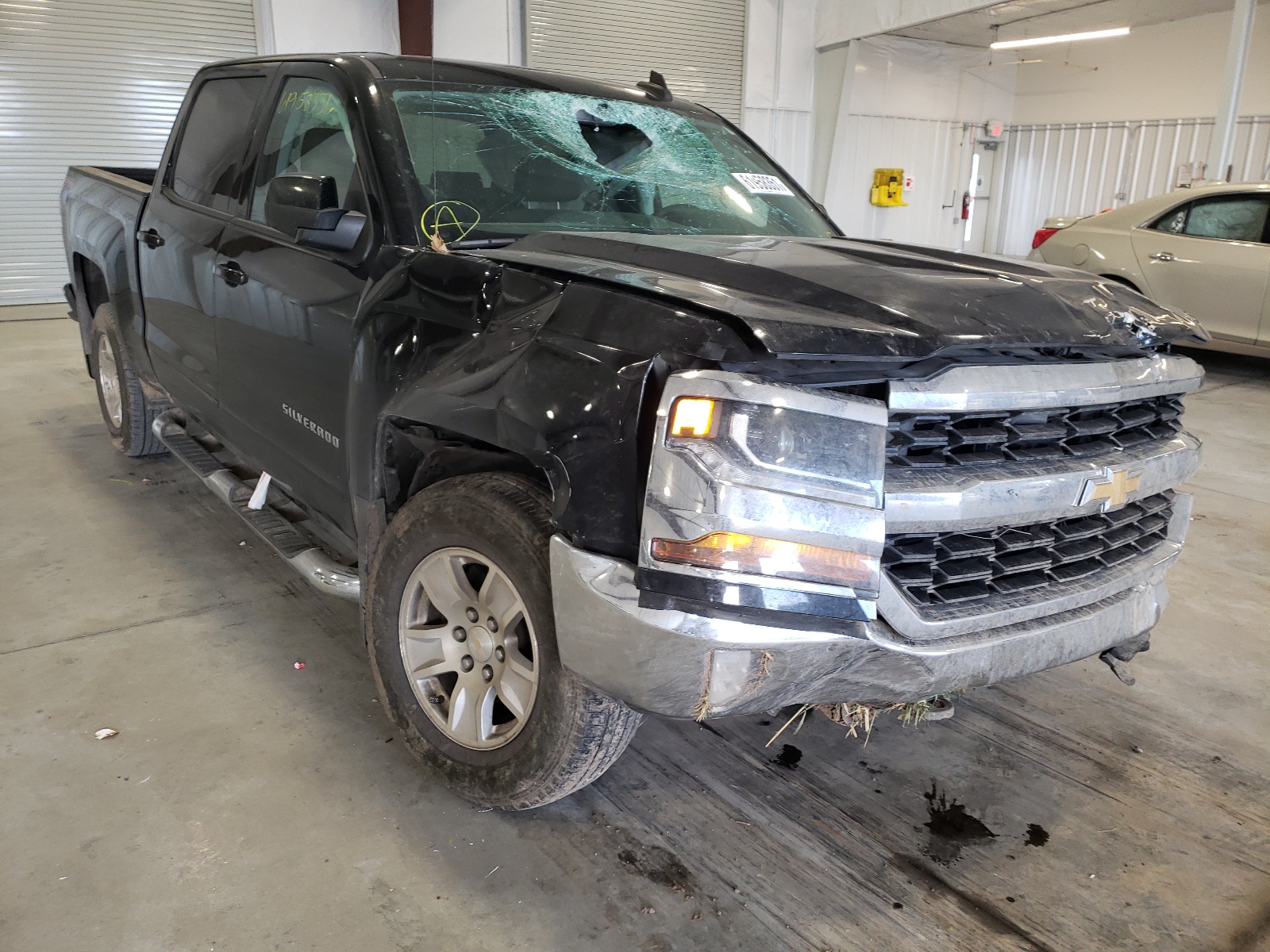 CHEVROLET SILVERADO 2017 with VIN 3GCUKREC8HG307068 - Photo from auction