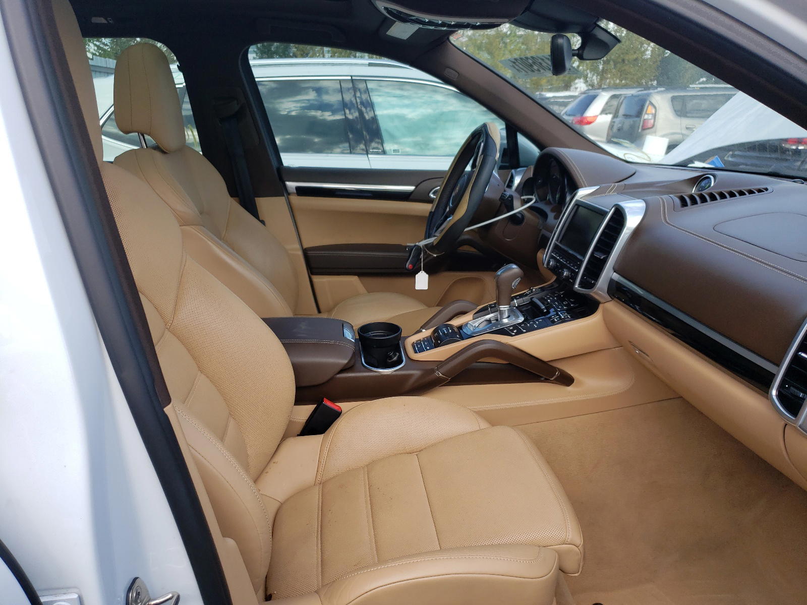 Photo 5 from auction – 2015 PORSCHE CAYENNE SE with VIN WP1AE2A21FLA52826