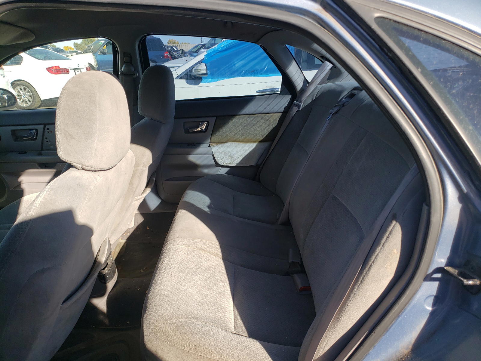 Photo 6 from auction – 2001 FORD TAURUS LX with VIN 1FAFP52U71G165481