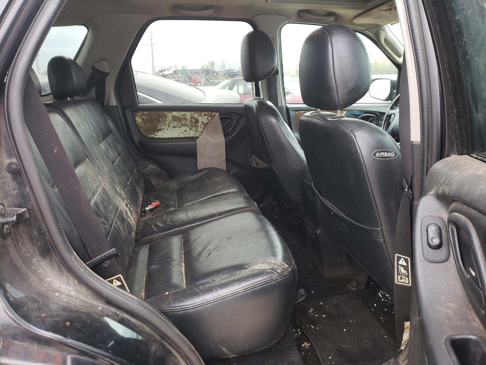 Photo 6 from auction – 2004 FORD ESCAPE LIM with VIN 1FMCU04184KA41132