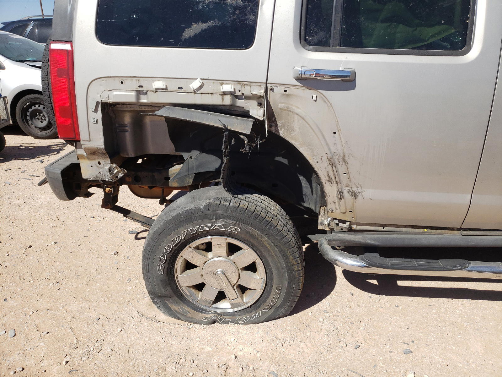 Photo 9 from auction – 2008 HUMMER H3 with VIN 5GTEN13E588176777