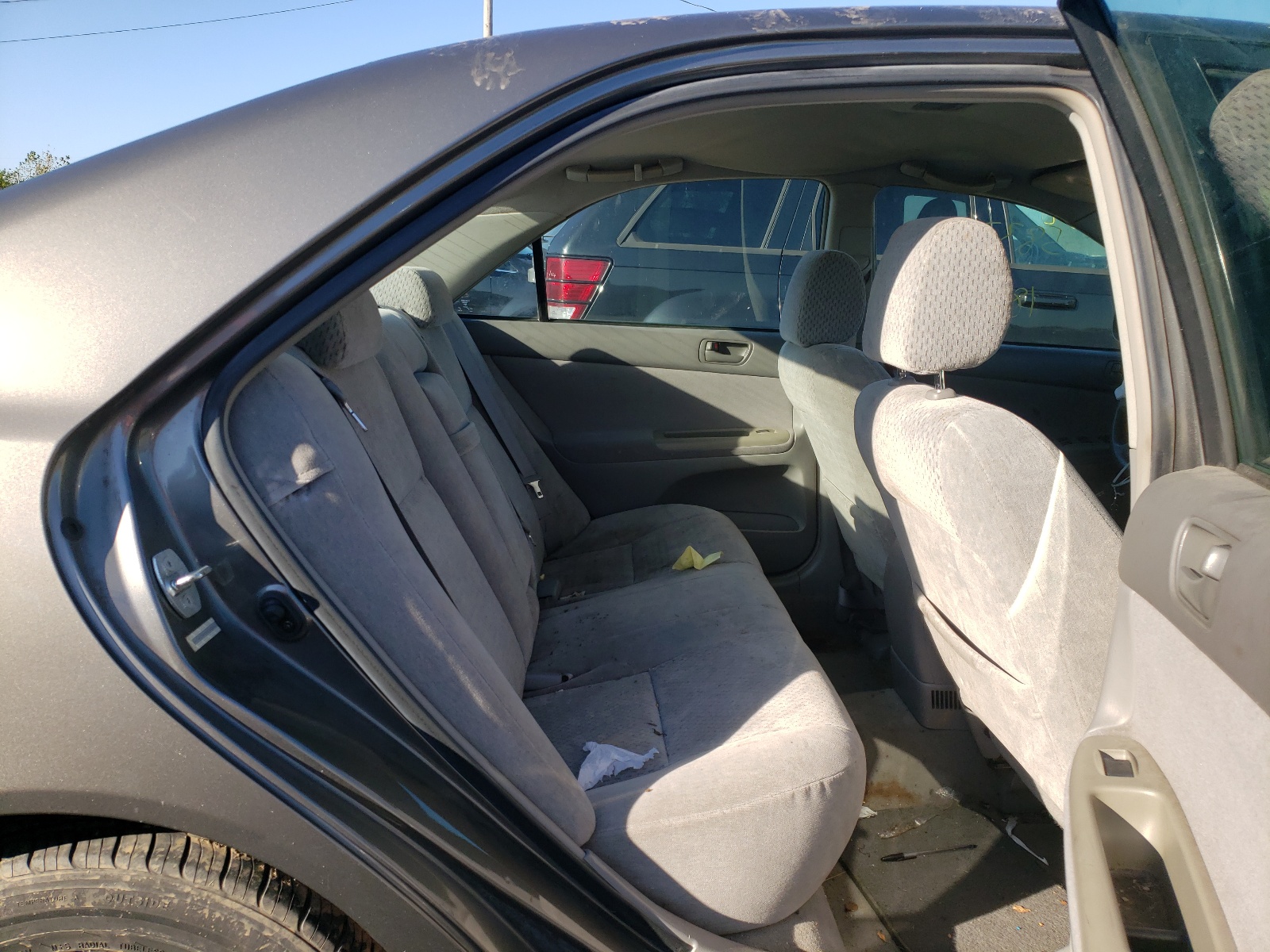 Photo 6 from auction – 2003 TOYOTA CAMRY LE with VIN 4T1BE32KX3U732624