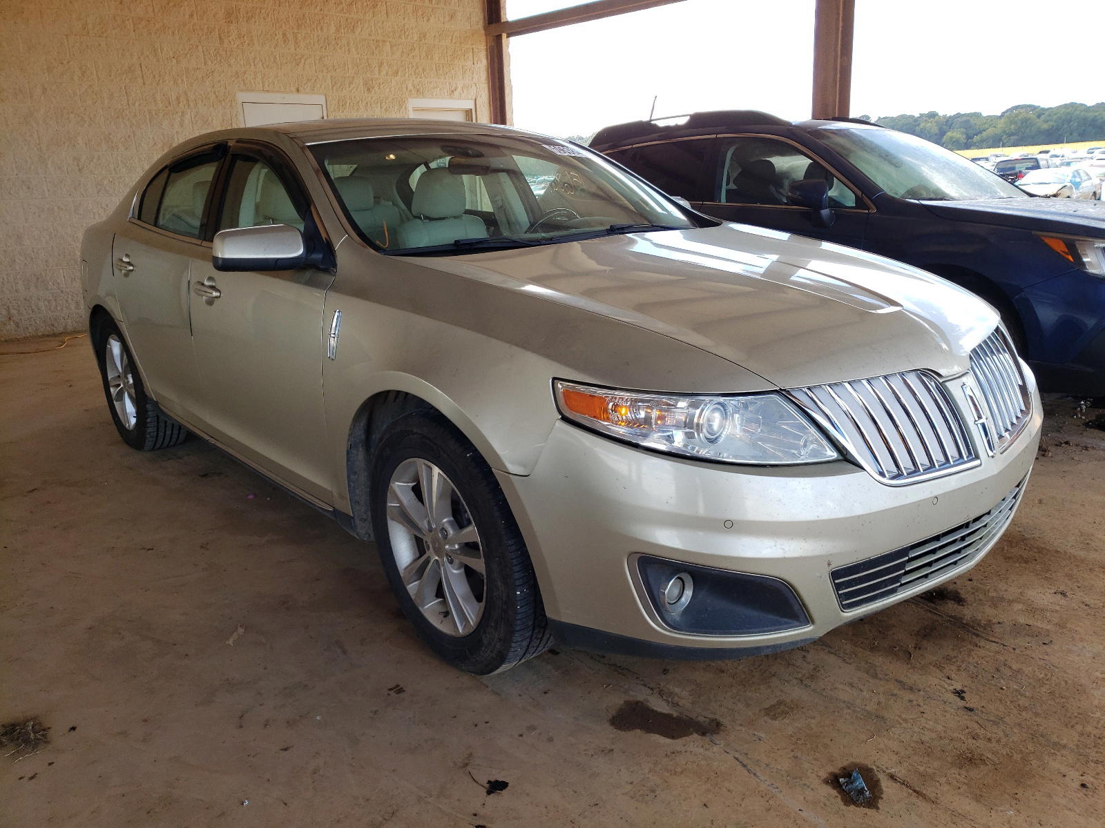 LINCOLN MKS 2011 with VIN 1LNHL9DR9BG601355 - Photo from auction