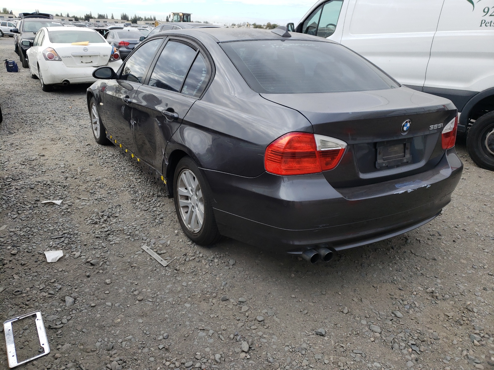 Photo 3 from auction – 2006 BMW 325 I with VIN WBAVB13576PT03223