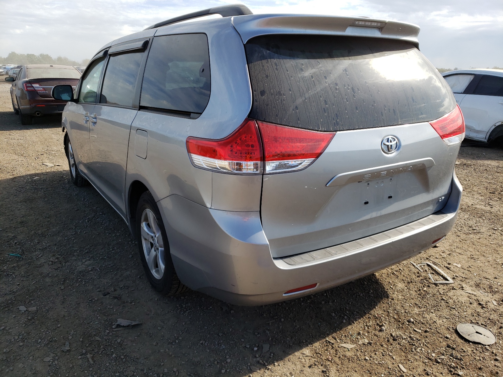 Photo 3 from auction – 2014 TOYOTA SIENNA LE with VIN 5TDKK3DC1ES454528