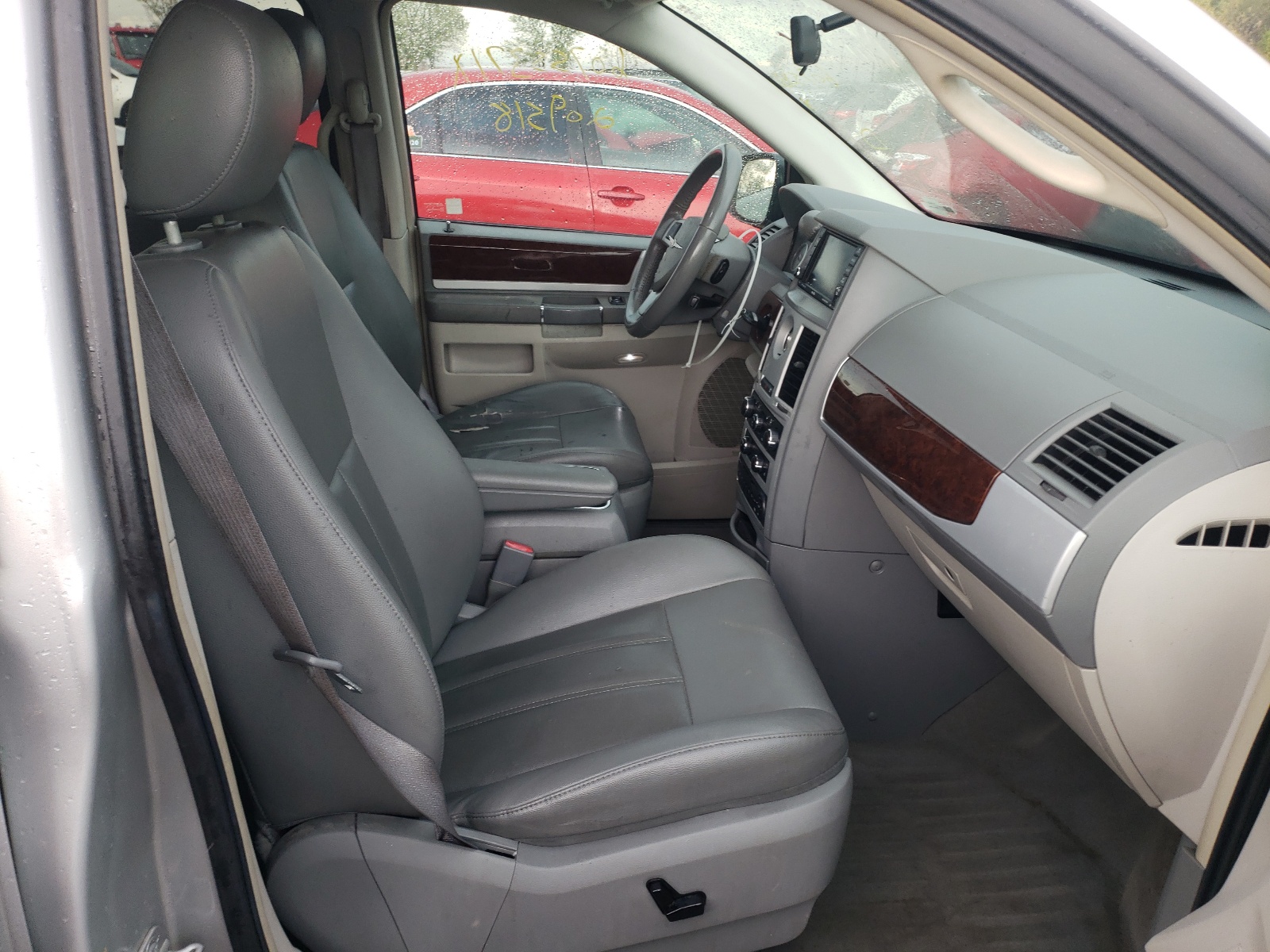 Photo 5 from auction – 2010 CHRYSLER TOWN & COU with VIN 2A4RR5DX9AR123900