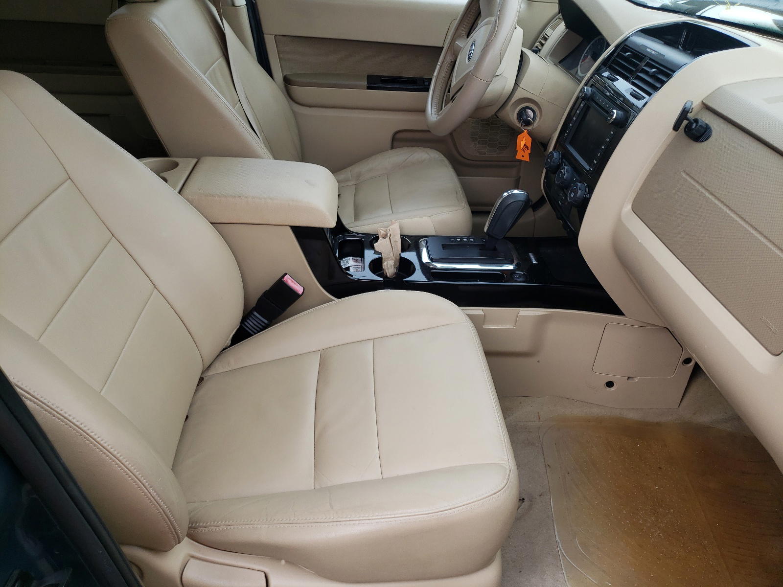 Photo 5 from auction – 2010 FORD ESCAPE LIM with VIN 1FMCU0EG2AKC15548
