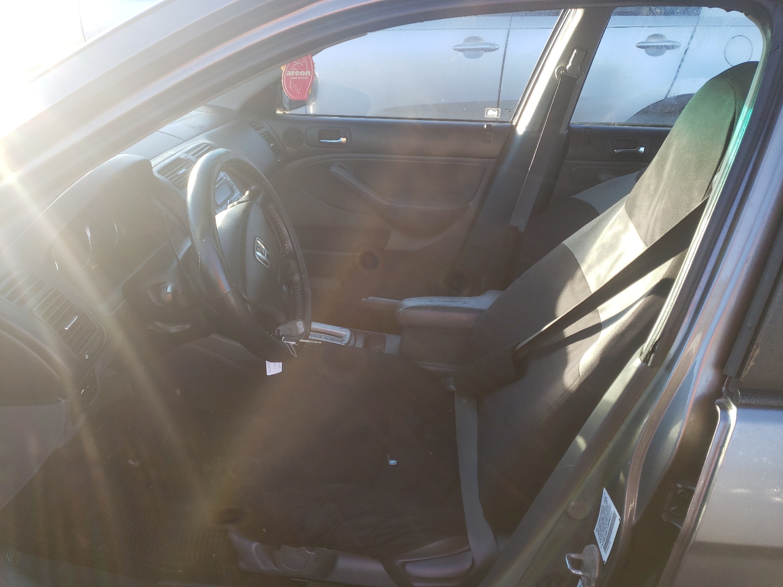 Photo 5 from auction – 2005 HONDA CIVIC EX with VIN 2HGES267X5H568213