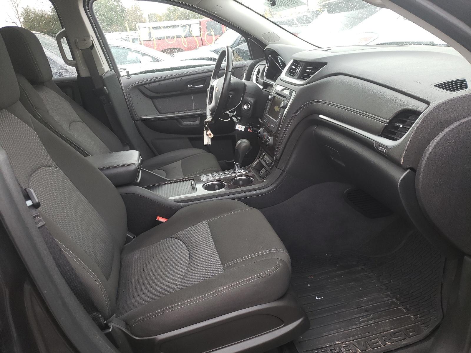 Photo 5 from auction – 2017 CHEVROLET TRAVERSE with VIN 1GNKVGKD5HJ206270