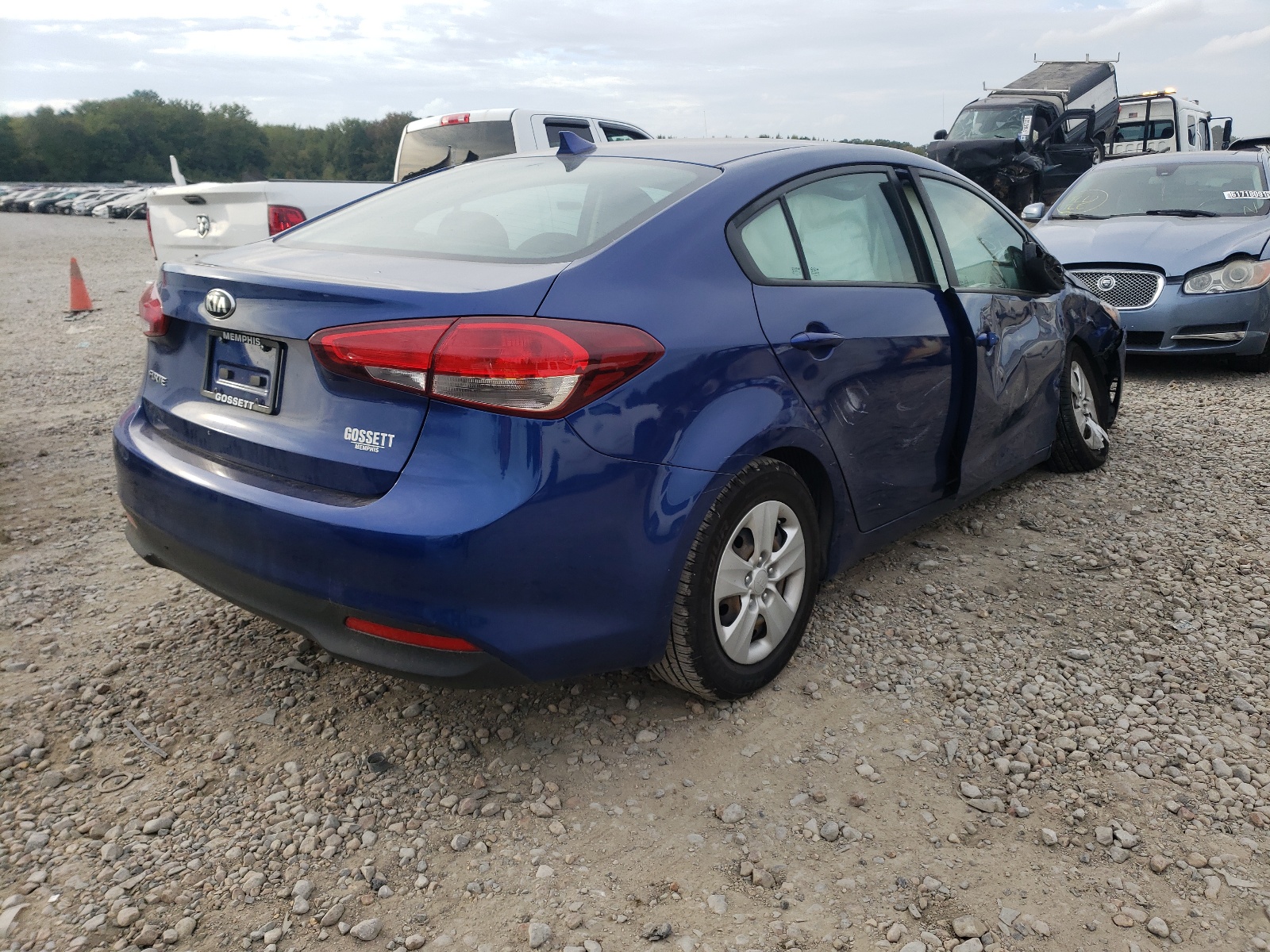 Photo 4 from auction – 2018 KIA FORTE LX with VIN 3KPFK4A71JE167726