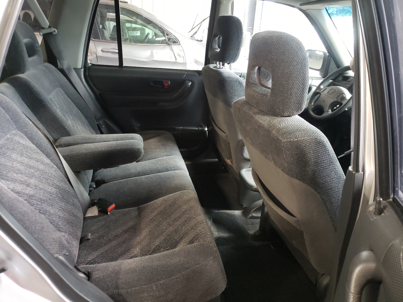 Photo 6 from auction – 2001 HONDA CR-V LX with VIN JHLRD18471C055105