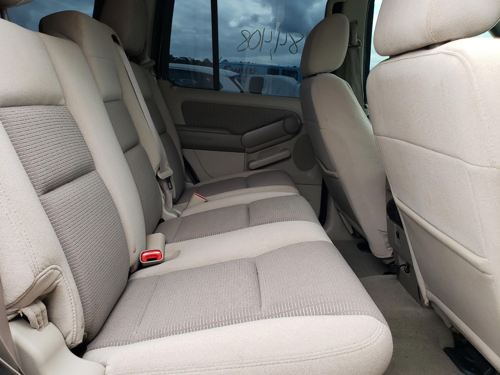 Photo 6 from auction – 2006 FORD EXPLORER X with VIN 1FMEU73E06UB24745