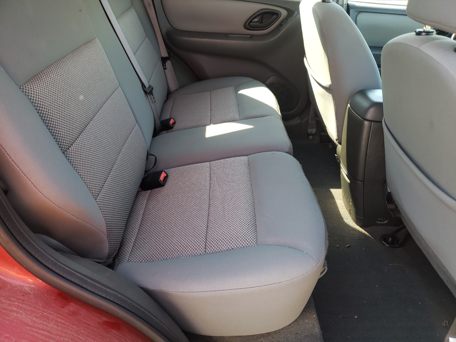 Photo 6 from auction – 2006 FORD ESCAPE XLT with VIN 1FMYU93116KD17696