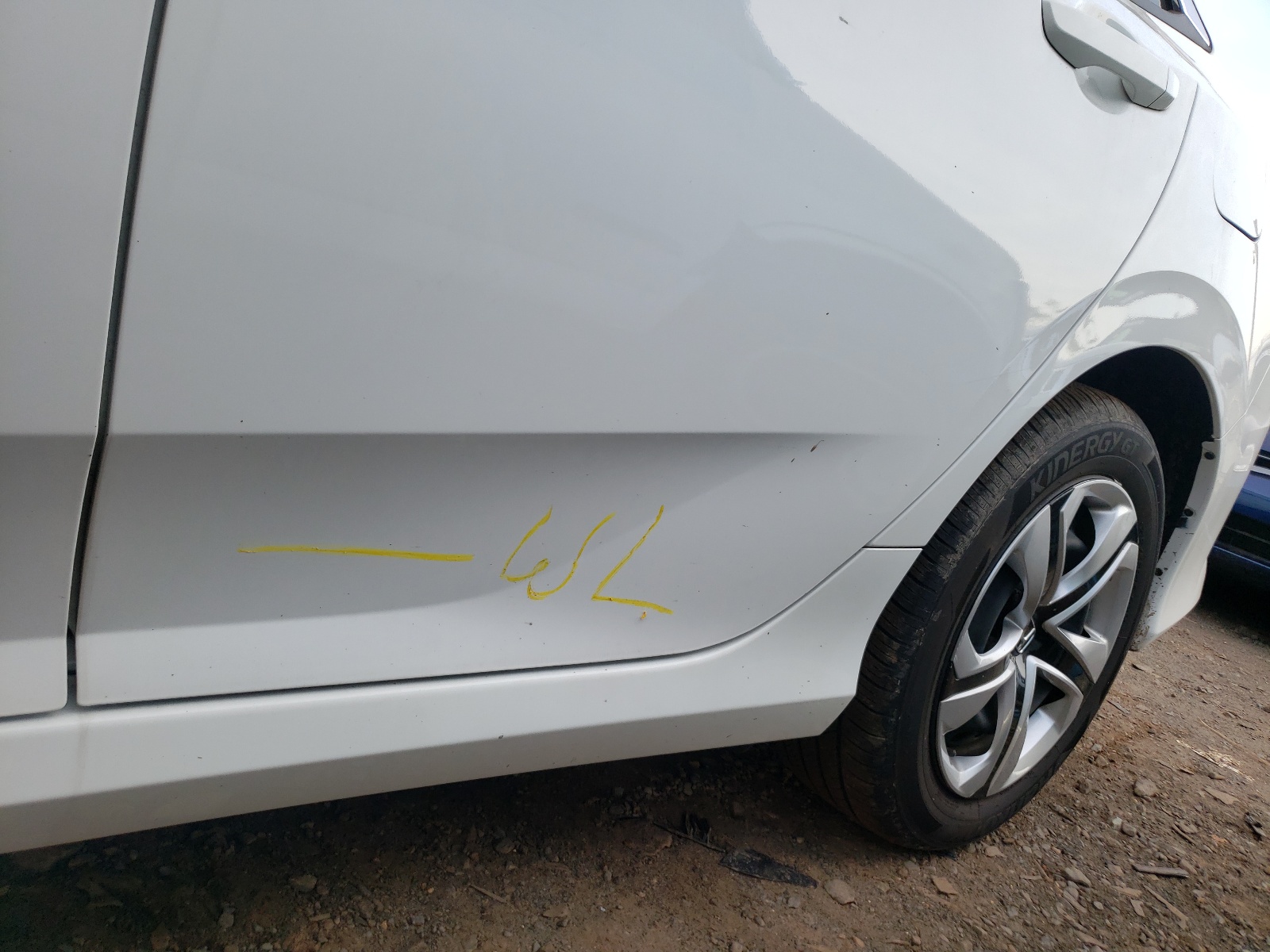 Photo 9 from auction – 2017 HONDA CIVIC LX with VIN 2HGFC2F51HH533466