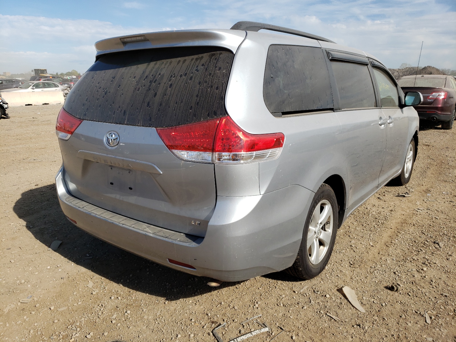 Photo 4 from auction – 2014 TOYOTA SIENNA LE with VIN 5TDKK3DC1ES454528