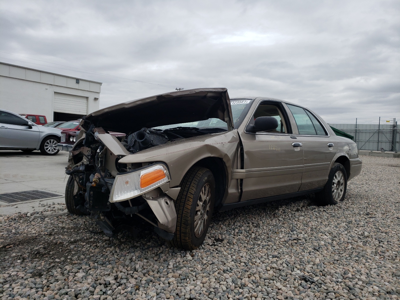 Photo 2 from auction – 2004 FORD CROWN VICT with VIN 2FAFP74W94X132927