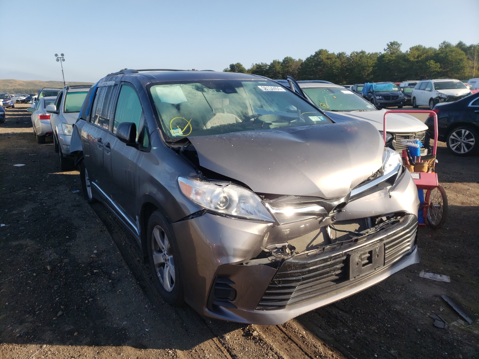 Photo 1 from auction – 2020 TOYOTA SIENNA LE with VIN 5TDKZ3DC3LS024007