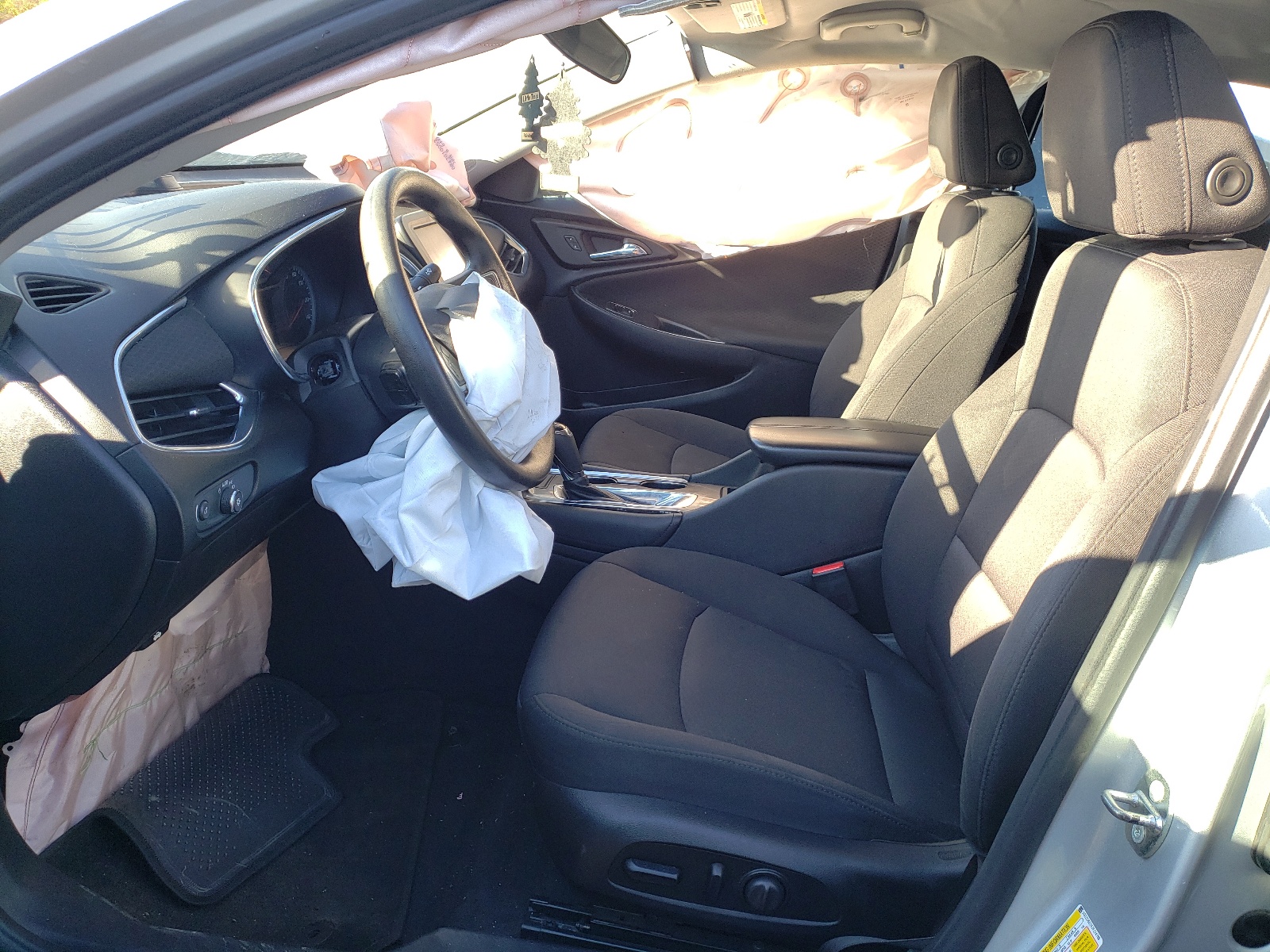 Photo 5 from auction – 2018 CHEVROLET MALIBU LT with VIN 1G1ZD5ST6JF174758